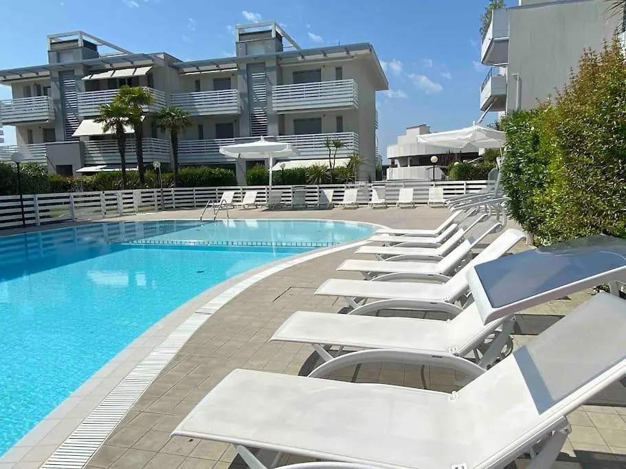 Luxury Apartment Centre. Pool. Beach And Shopping 리도 디 예솔로