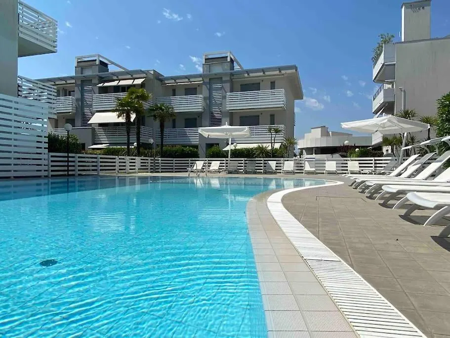 Luxury Apartment Centre. Pool. Beach And Shopping Lido di Jesolo 0*,