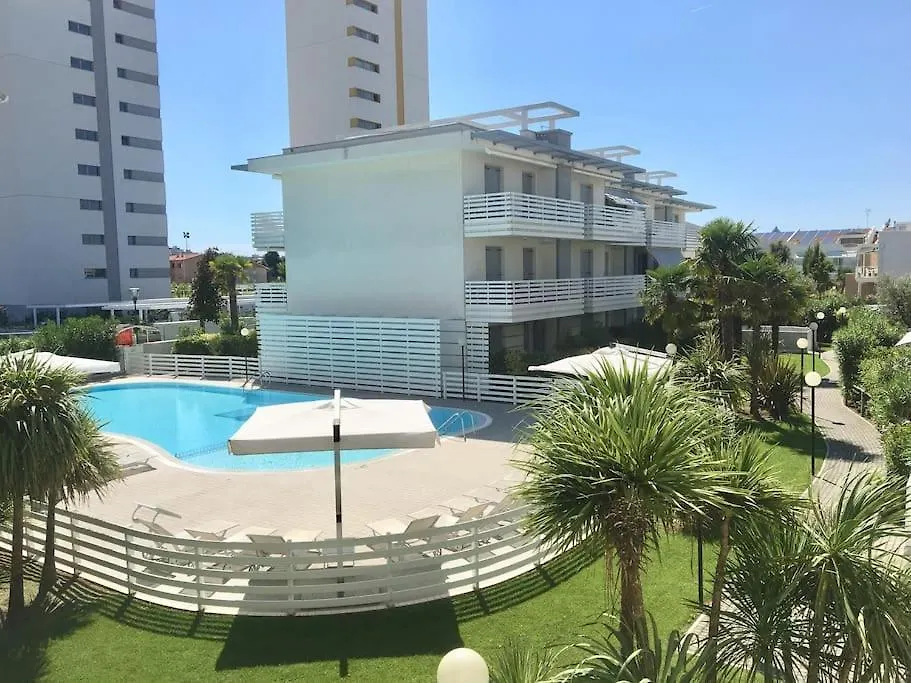 Luxury Apartment Centre. Pool. Beach And Shopping Lido di Jesolo