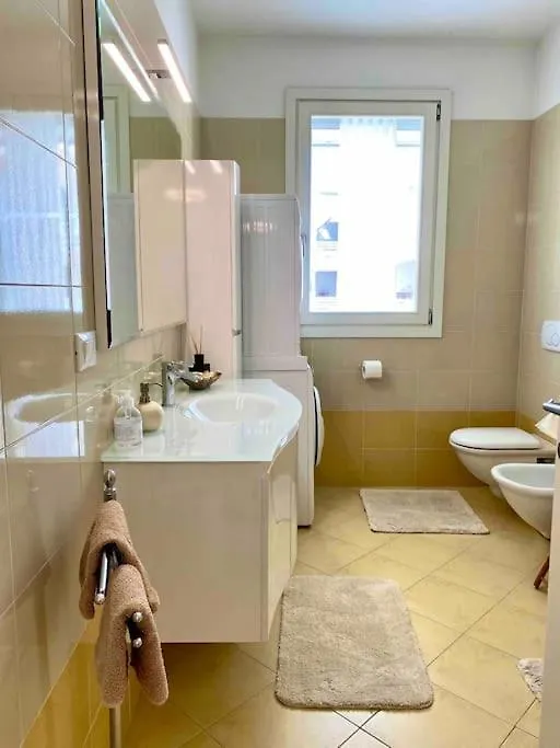 Luxury Apartment Centre. Pool. Beach And Shopping Lido di Jesolo Italy
