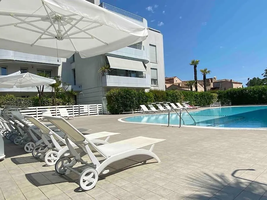 Luxury Apartment Centre. Pool. Beach And Shopping Lido di Jesolo
