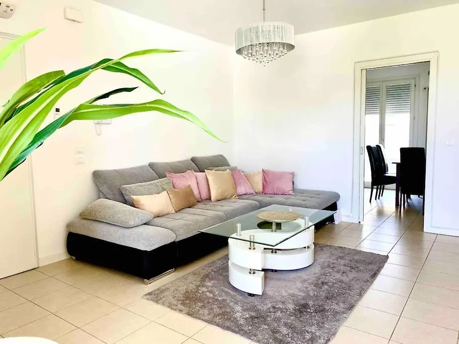 Luxury Apartment Centre. Pool. Beach And Shopping Lido di Jesolo